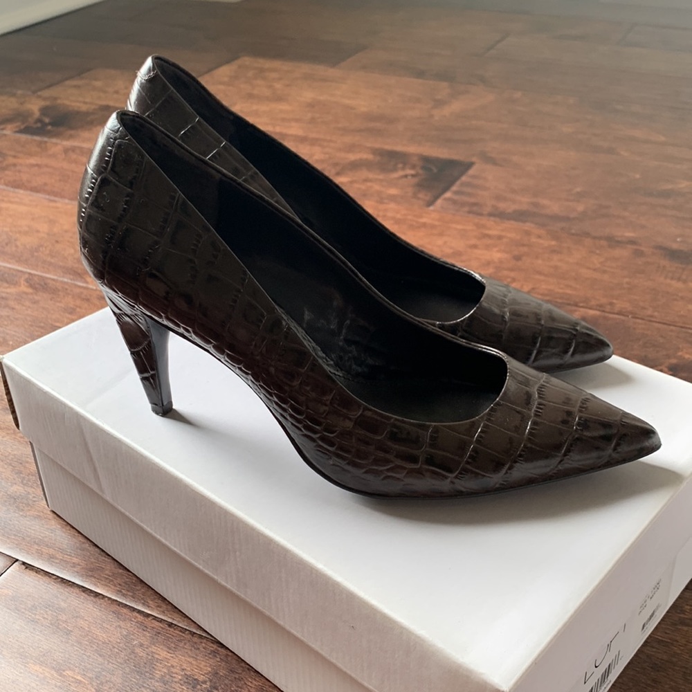 LOFT Laurie Black/Brown Leather Pointy-Toe Croc Embossed Pump Heels Size 6.5